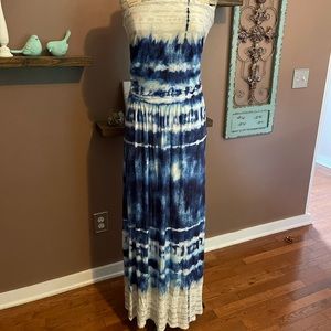 STUNNING NWOT VENUS MAXI DRESS
